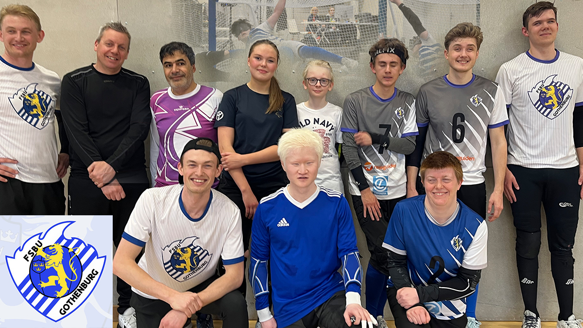 En gruppbild med spelare i olika åldrar och kön.